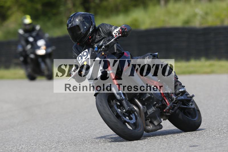 /Archiv-2025/09 22.04.2025 Cornu Master School ADR/rot-rouge/99